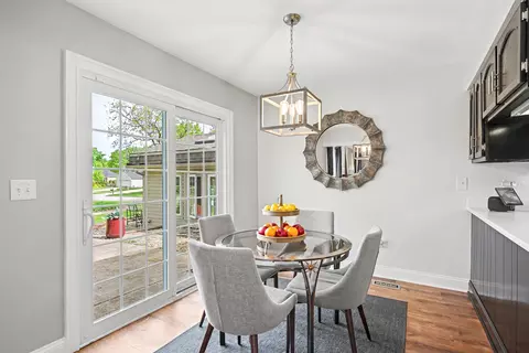Dining - 2234 Appleby Dr, Wheaton, IL 60189 photo 4 of 4