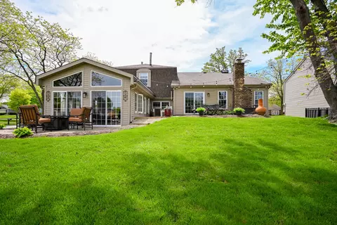 Exterior - 2234 Appleby Dr, Wheaton, IL 60189 photo 6 of 10