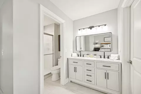 Bath - 2234 Appleby Dr, Wheaton, IL 60189 photo 2 of 3