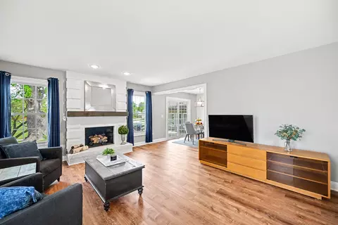 Living - 2234 Appleby Dr, Wheaton, IL 60189 photo 2 of 4