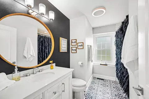 Bath - 2234 Appleby Dr, Wheaton, IL 60189 photo 3 of 3