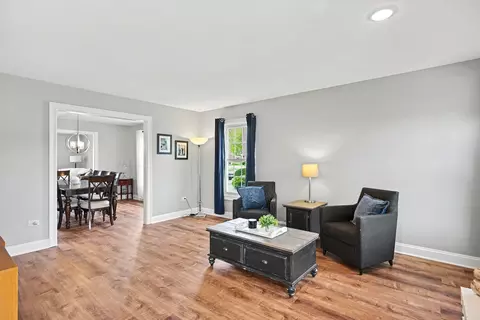 Living - 2234 Appleby Dr, Wheaton, IL 60189 photo 3 of 4
