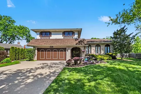 421 E Barclay Ct, Elmhurst, IL 60126