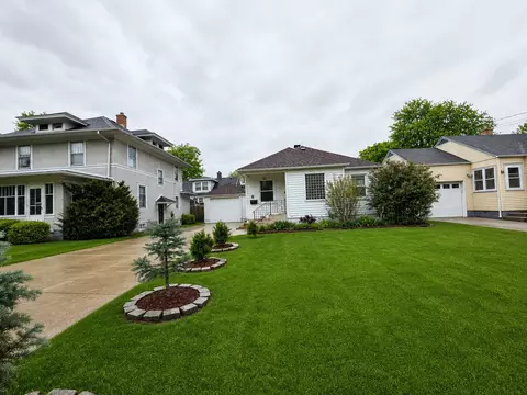 Exterior - 8 Monroe St, Elgin, IL 60123 photo 2 of 2