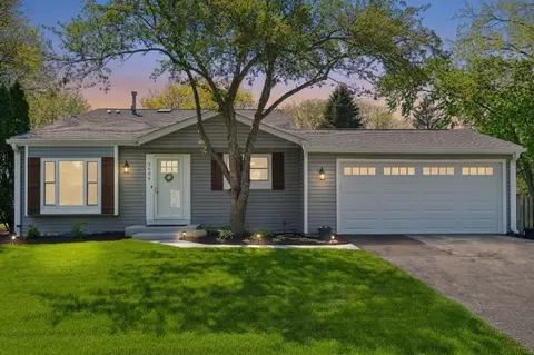 2404 Flambeau Dr, Naperville, IL 60564