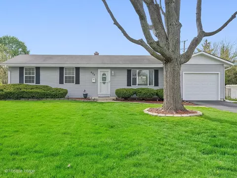 605 Commanche Ct, Carol Stream, IL 60188