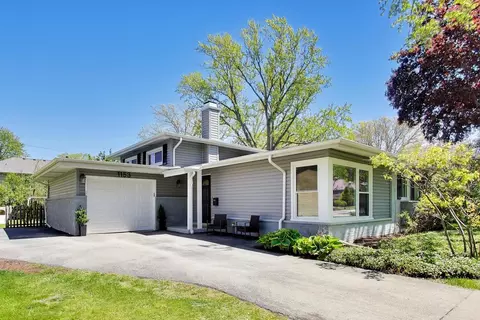 1153 Kenton Rd, Deerfield, IL 60015