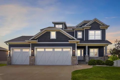 620 St Andrews Cir, Eldridge, IA 52748