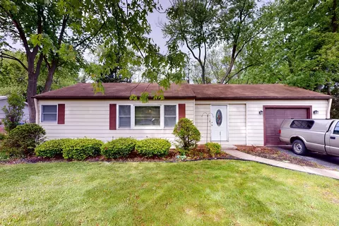3336 N Betty Dr, Arlington Heights, IL 60004