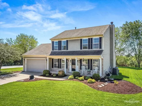 1401 Chestnut Ln, Yorkville, IL 60560