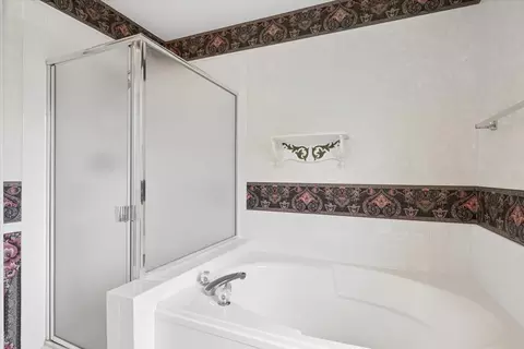 Bath - 1721 Waverly Ln, Algonquin, IL 60102 photo 3 of 4