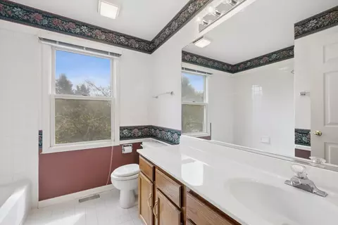 Bath - 1721 Waverly Ln, Algonquin, IL 60102 photo 4 of 4