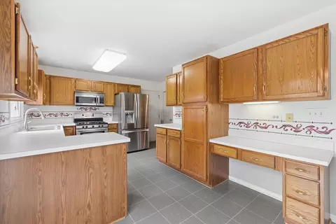 Kitchen - 1721 Waverly Ln, Algonquin, IL 60102 photo 2 of 2