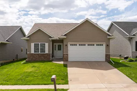 1807 W 75th Pl W, Davenport, IA 52806