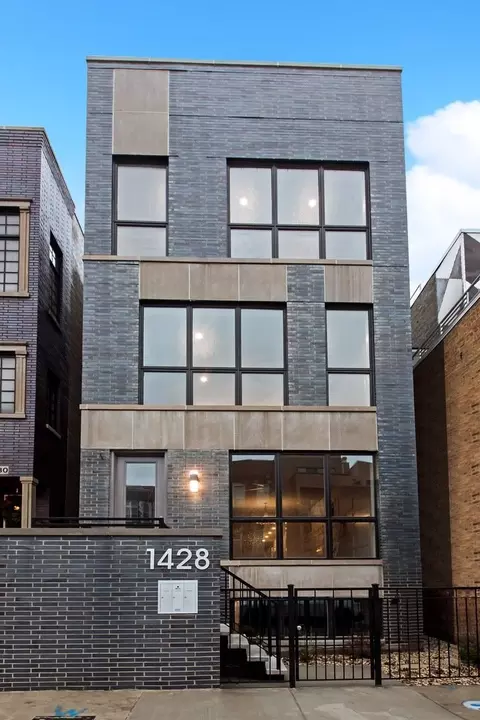 1428 W Grand Ave #2, Chicago, IL 60642