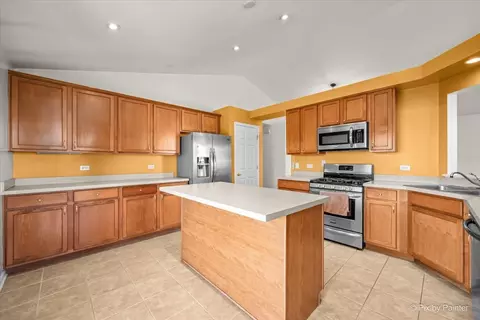 Kitchen - 5303 Cobblers Xing, Mchenry, IL 60050 photo 1 of 4