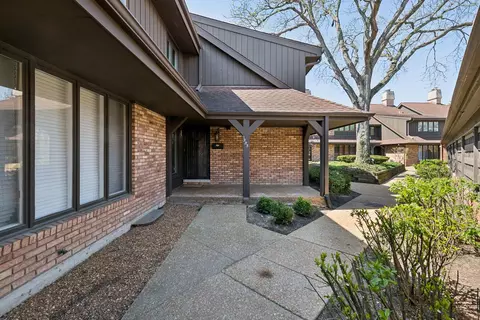 1935 Mission Hills Ln, Northbrook, IL 60062