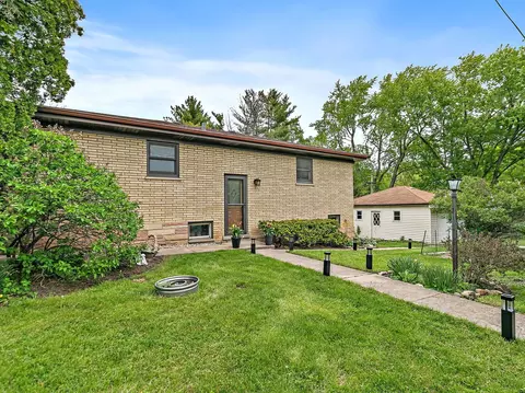 23509 N Garden Ln, Lake Zurich, IL 60047
