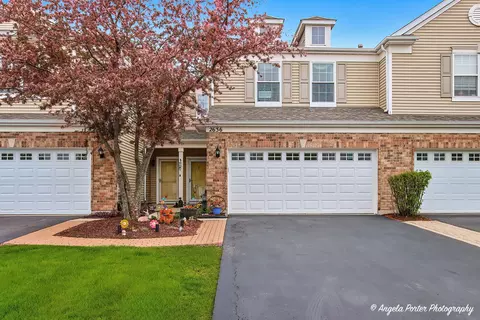 2636 Evergreen Cir, Mchenry, IL 60050