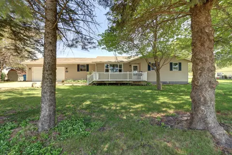 6740 Albany Rd, Erie, IL 61250