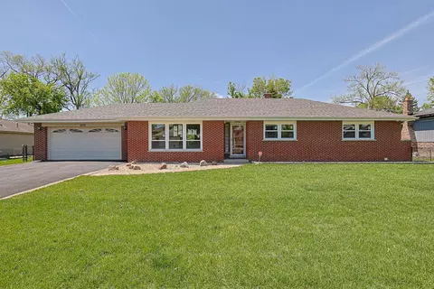 2232 Sprucewood Ave, Des Plaines, IL 60018