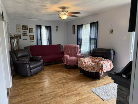 Living - 219 E Williams St, Salem, IL 62881 photo 1 of 1