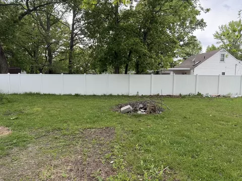 Exterior - 219 E Williams St, Salem, IL 62881 photo 2 of 2
