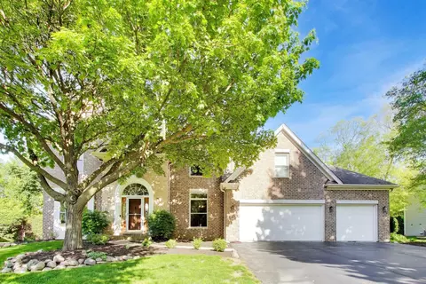 906 Secretariat Ct, Saint Charles, IL 60174