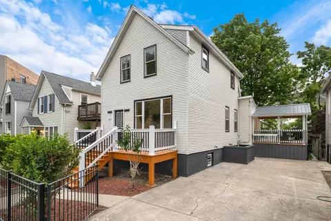 2927 N Rockwell St, Chicago, IL 60618