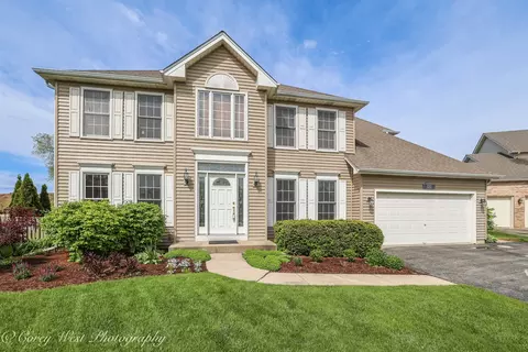 1213 Paddock Ct, Aurora, IL 60502