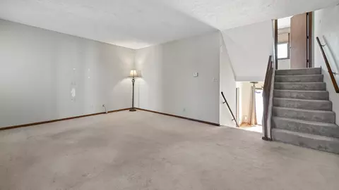 Living - 1108 E Jefferson St #7, Bloomington, IL 61701 photo 1 of 5