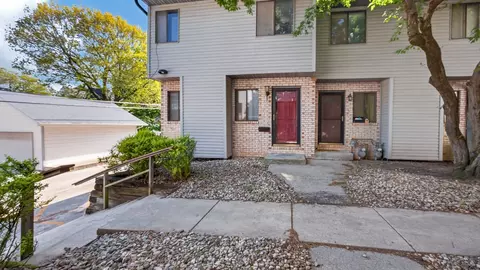 1108 E Jefferson St #7, Bloomington, IL 61701