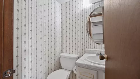 Bath - 1108 E Jefferson St #7, Bloomington, IL 61701 photo 1 of 3