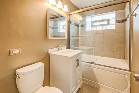 Bath - 4524 1st Ave, Lyons, IL 60534 photo 1 of 1