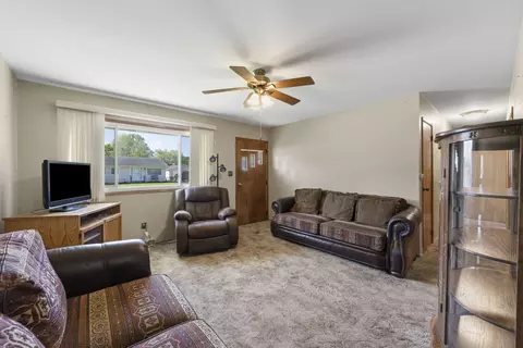 Living - 303 Edgelawn Dr, Plano, IL 60545 photo 2 of 3