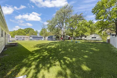 Exterior - 303 Edgelawn Dr, Plano, IL 60545 photo 2 of 5