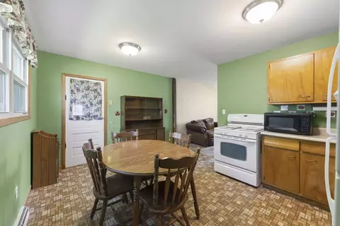 Kitchen - 303 Edgelawn Dr, Plano, IL 60545 photo 3 of 3