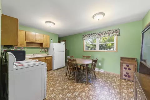 Kitchen - 303 Edgelawn Dr, Plano, IL 60545 photo 1 of 3