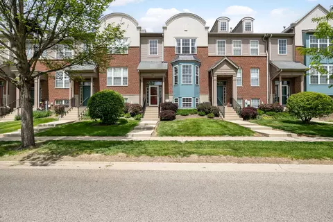 98 Village Station Ln, Grayslake, IL 60030