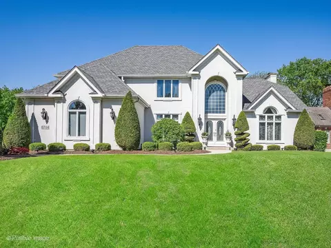 6714 Sweetbriar Ln, Darien, IL 60561