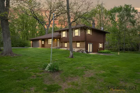 12725 Ellen Dr, Genoa, IL 60135