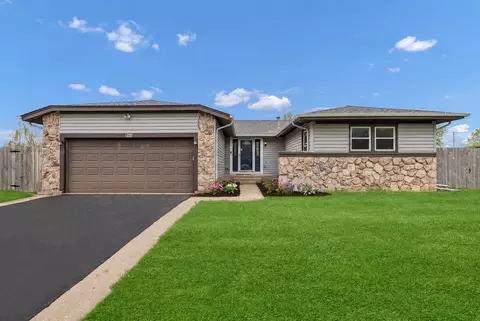 944 Richmond Ct, Elk Grove Village, IL 60007