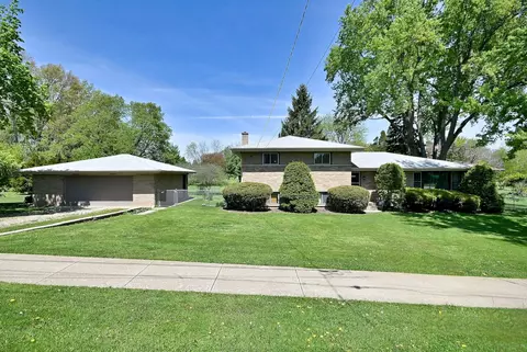 1030 W Kenilworth Ave, Palatine, IL 60067
