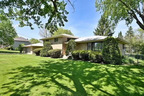 1030 W Kenilworth Ave, Palatine, IL 60067