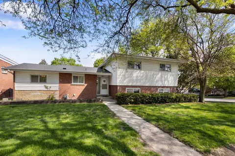 8901 Niles Center Rd, Skokie, IL 60076