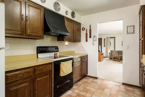 Kitchen - 11891 Tresemer Rd, Roscoe, IL 61073 photo 4 of 5