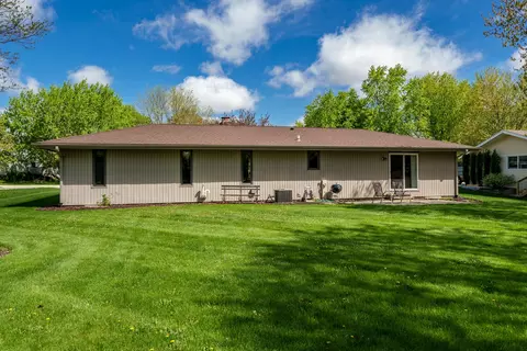 Exterior - 11891 Tresemer Rd, Roscoe, IL 61073 photo 5 of 8