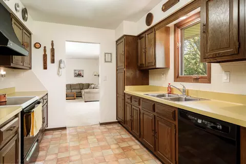 Kitchen - 11891 Tresemer Rd, Roscoe, IL 61073 photo 5 of 5