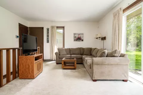Living - 11891 Tresemer Rd, Roscoe, IL 61073 photo 3 of 4