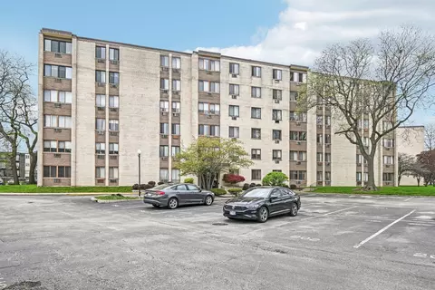 9740 S Pulaski Rd #306, Oak Lawn, IL 60453